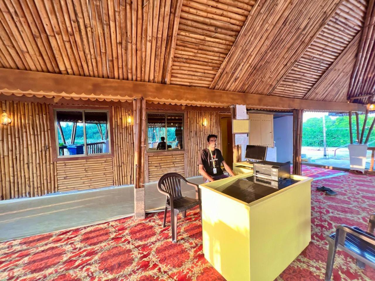 La Pahi Palace- Banquet And Resort Sakri East 외부 사진