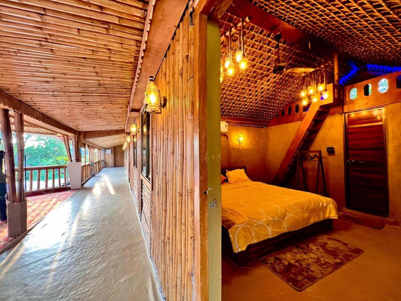 La Pahi Palace- Banquet And Resort Sakri East 외부 사진