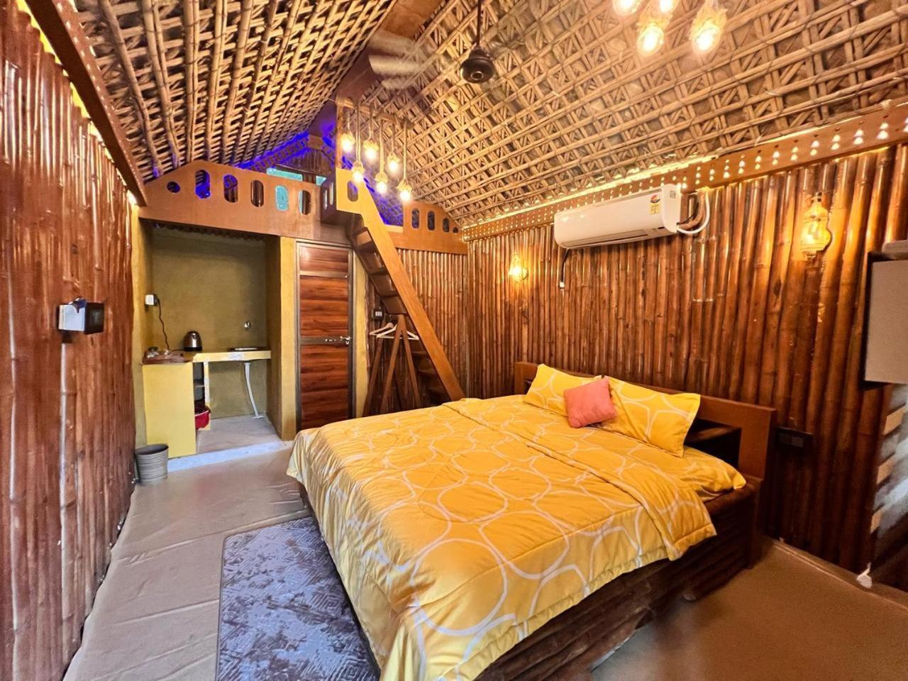 La Pahi Palace- Banquet And Resort Sakri East 외부 사진