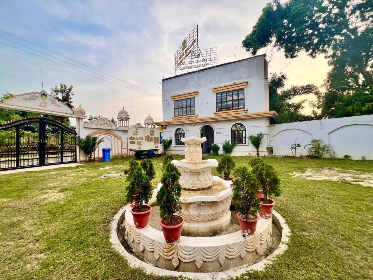 La Pahi Palace- Banquet And Resort Sakri East 외부 사진