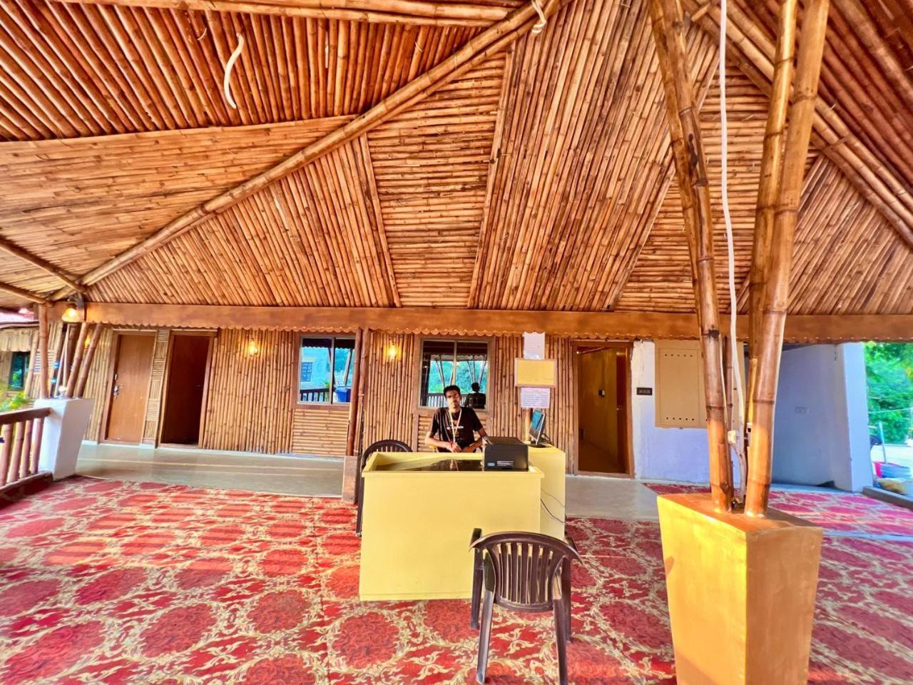 La Pahi Palace- Banquet And Resort Sakri East 외부 사진