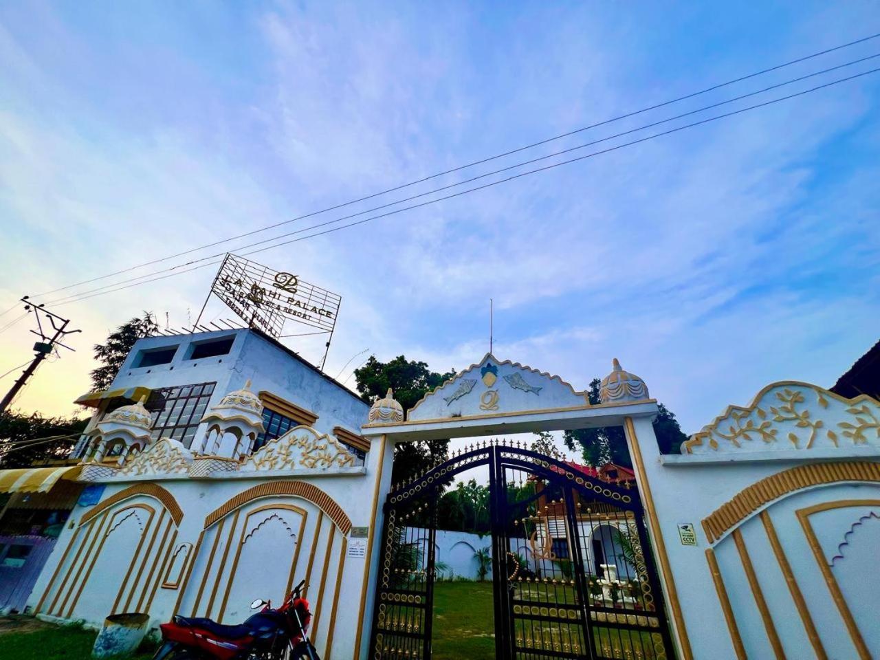 La Pahi Palace- Banquet And Resort Sakri East 외부 사진