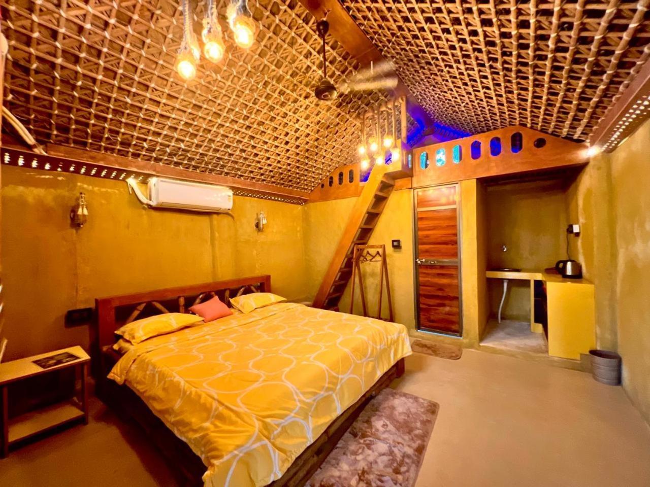 La Pahi Palace- Banquet And Resort Sakri East 외부 사진