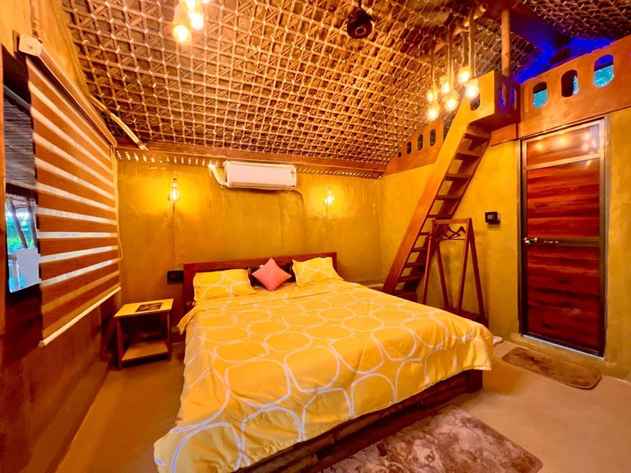 La Pahi Palace- Banquet And Resort Sakri East 외부 사진