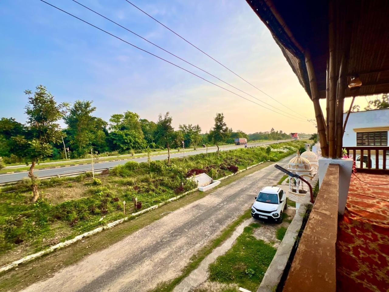 La Pahi Palace- Banquet And Resort Sakri East 외부 사진