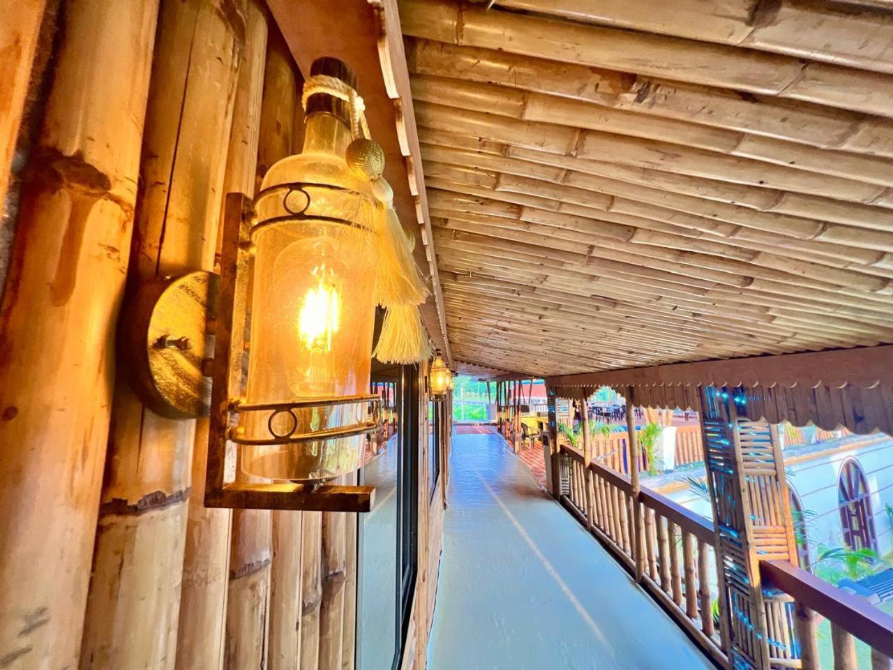 La Pahi Palace- Banquet And Resort Sakri East 외부 사진