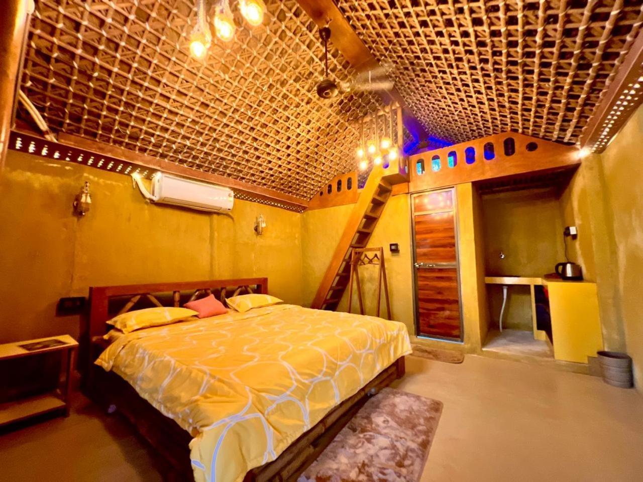 La Pahi Palace- Banquet And Resort Sakri East 외부 사진