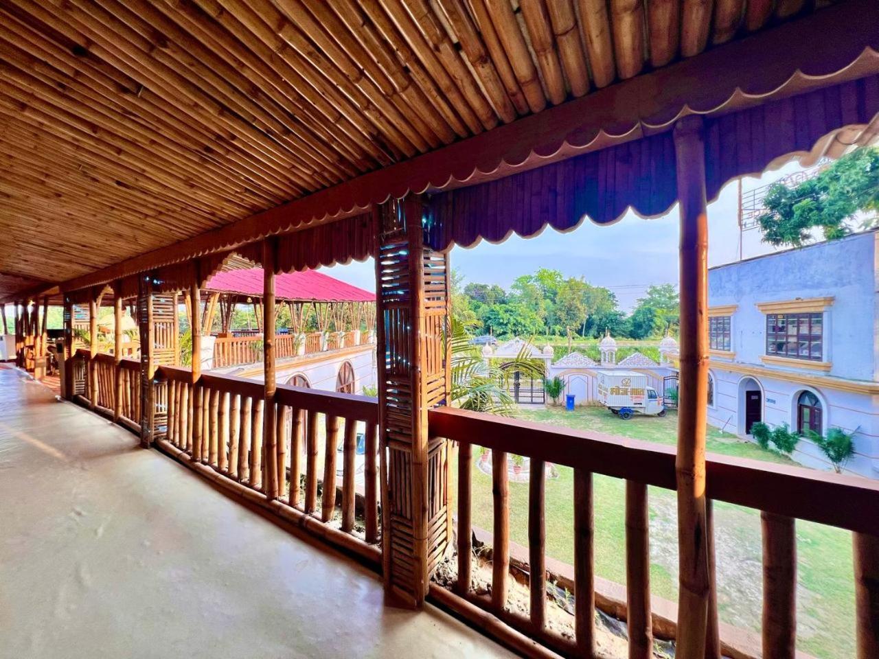 La Pahi Palace- Banquet And Resort Sakri East 외부 사진