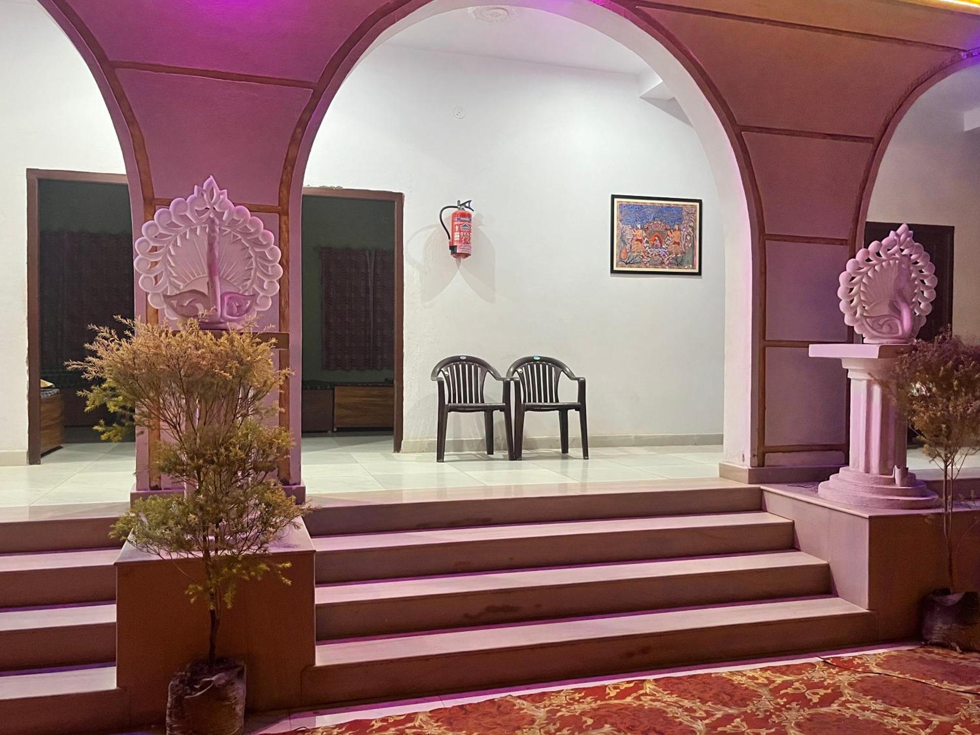 La Pahi Palace- Banquet And Resort Sakri East 외부 사진